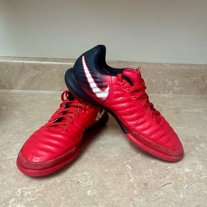 Nike Tiempo X Finale Youth size 5 indoor soccer shoe Crimson/Black